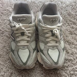 New Balance Men's White and Light Gray Athletic Sneakers